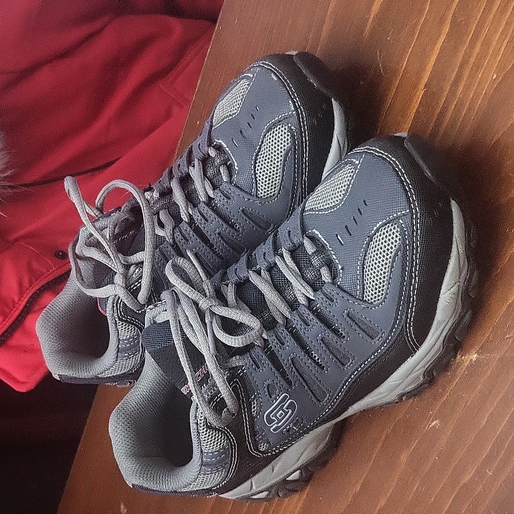 Men's After Burn Memory fit sneakers.